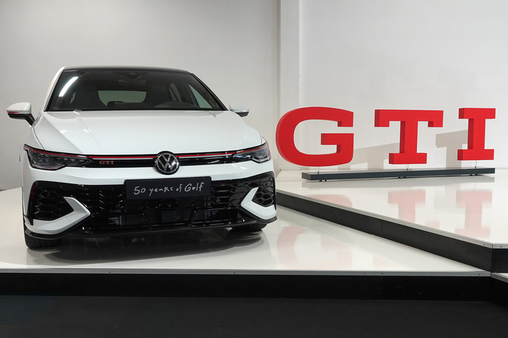 2024年5月31日に発表された新型「ゴルフGTIクラブスポーツ」。FWDながら2リッター4気筒ターボエンジンの最高出力は300PSに到達した。