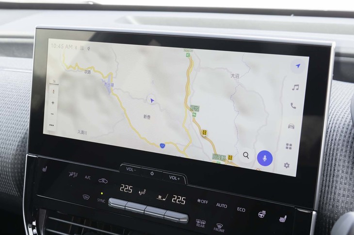 インフォテインメントは「レクサスNX」などと同じトヨタ最新のシステムを搭載。「SUBARU」ロゴが表示されるオープニング画面以外に違いはない。