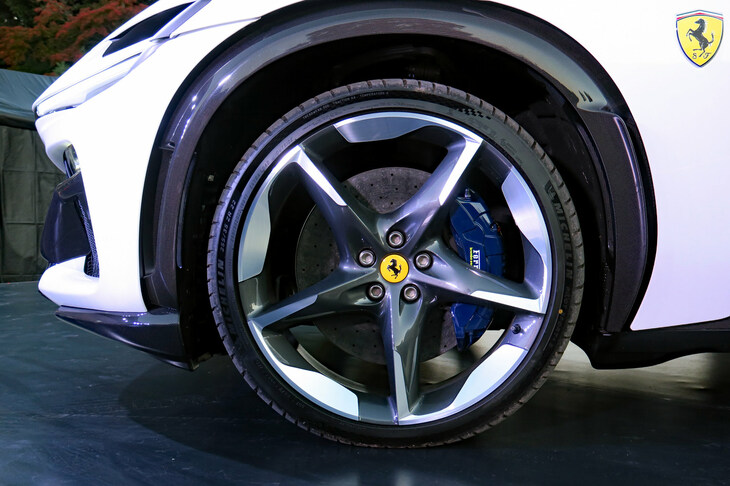 フェラーリ・プロサングエ（タイヤ＆ホイール）