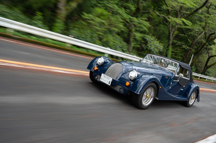 車両骨格には接着とリベットによって組み立てられるアルミ製プラットフォームを採用。剛性の向上と空間効率の改善を図っている。