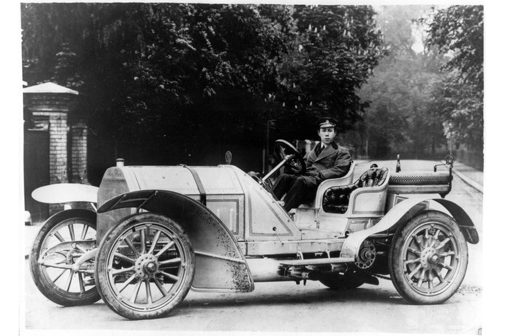 世界初の常設サーキットである英ブルックランズ。大倉喜七郎が2位入賞同を果たしたレース「30マイル・モンターギュ・カップ」は、1907年6月17日に催された同施設のオープニングイベントのひとつだった。