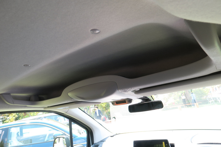 フィアット・ドブロ（オーバーヘッドシェルフ）