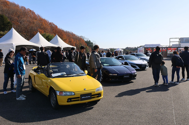 ホンダアクセスは、初代「NSX」や「S2000」などの歴代モデューロパーツ装着車をはじめ、“実効空力”を提唱した第1号モデル「Sports Modulo CIVIC TYPE R」などのヘリテージカー、さらに最新アイテムを装着した現行型車のデモカーなどを展示した。