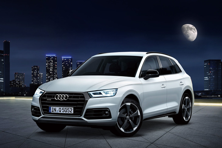 「アウディQ5ブラックエディション」