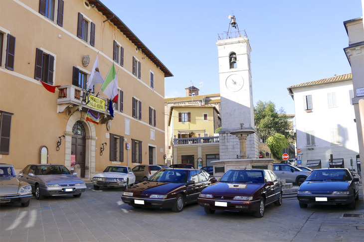 イタリア・トスカーナ州で開催されたXMクラブ・イタリアのミーティングで。キウージの「9月20日広場」で2022年11月27日撮影。