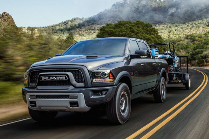 「ダッジ・ラム」
	1981年に登場したクライスラーのフルサイズピックアップトラック。かつては「バイパー」と同じV10エンジンを搭載するモデルもあった。映画では第4世代の現行モデルが使われている。