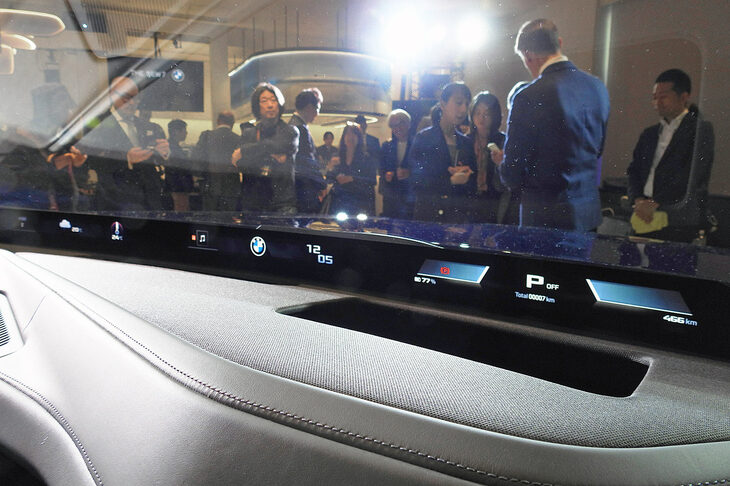 BMW i7 M70 xDrive（BMWパノラミックビジョン）