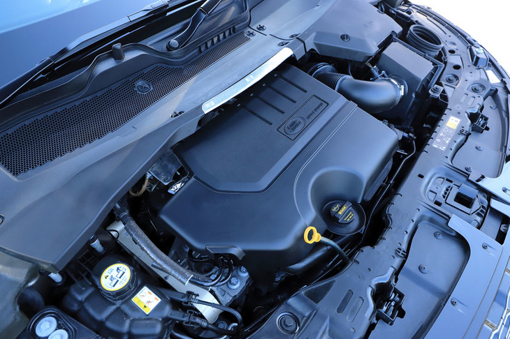 249PSの最高出力を発生する「P250」2リッターガソリンエンジン。2021年モデルでは、同エンジンに加え、最高出力200PSのガソリンエンジンと同204PSのディーゼルエンジンが用意される。