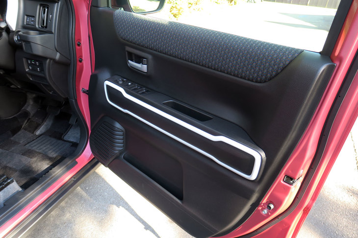 スズキ・ハスラー ハイブリッドXターボ（4WD）（フロントドアインナーパネル）