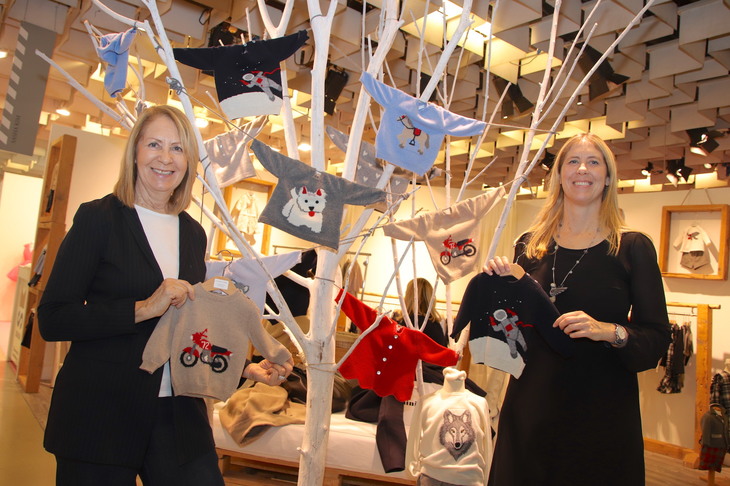 イタリア北部トレヴィーゾを本拠とするペルテのニットには、ビンテージ風バイクと宇宙飛行士が。