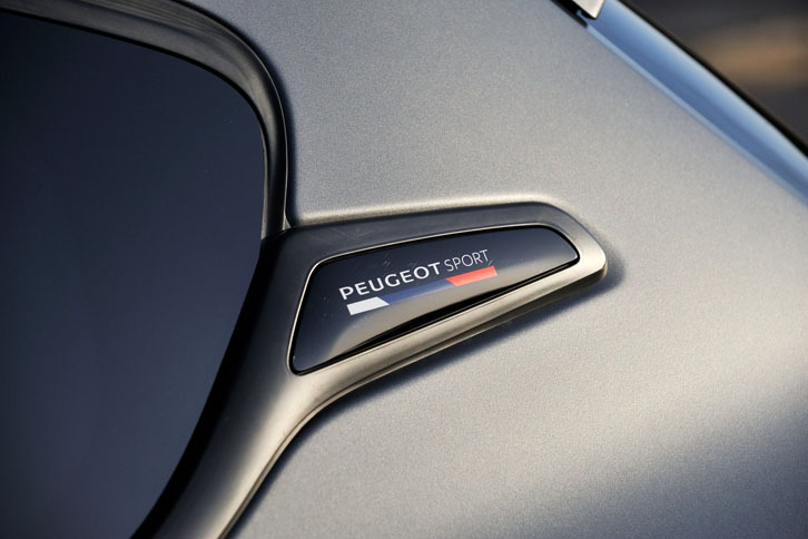 「GTi by PEUGEOT SPORT」は、プジョーのモータースポーツ部門である「プジョースポール」がチューニングを手がけた、GTiのさらなる高性能モデルである。