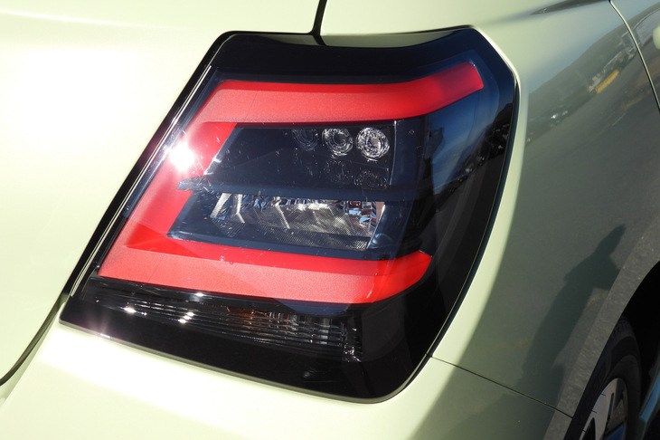 スズキ・スイフト ハイブリッドMZ（リアコンビランプ）