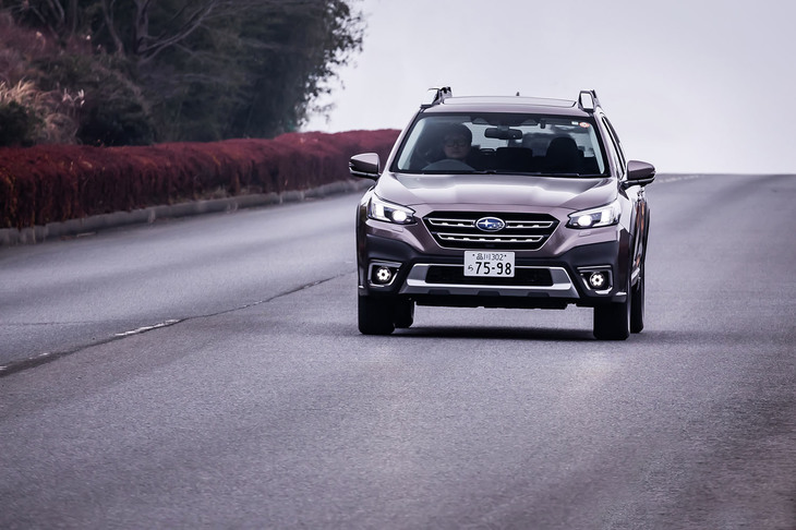 フルインナーフレーム構造の「スバルグローバルプラットフォーム」を採用し、ボディーを強化。サスペンションはフロントがマクファーソンストラット式、リアがダブルウイッシュボーン式となる。