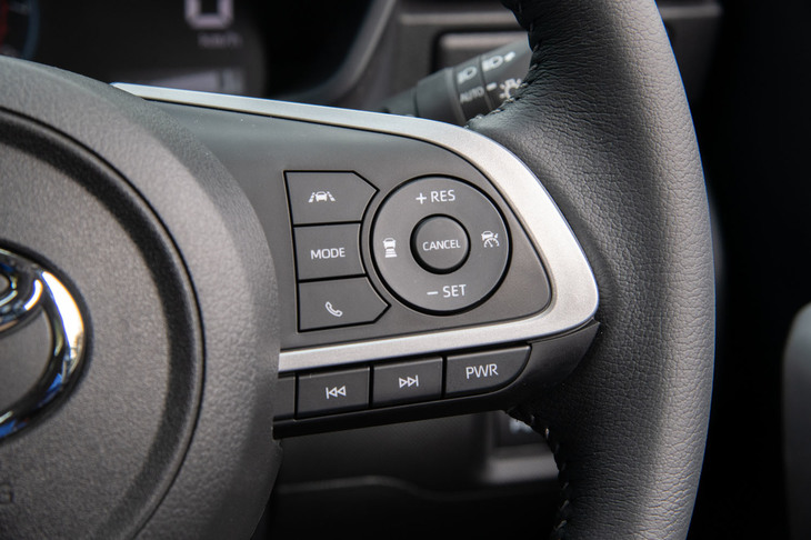 最新の運転支援システムも「ロッキー」「ライズ」の魅力。アダプティブクルーズコントロールは全車速対応型で、自動操舵技術を用いた駐車支援機能も用意される。