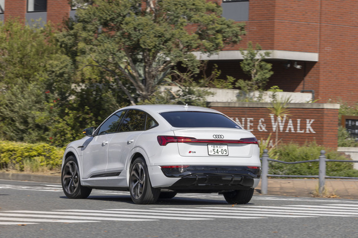 アウディQ8スポーツバック55 e-tronクワトロSライン