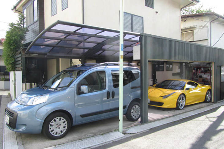 筆者のかつての愛車「フィアット・クーボ」（写真左）。