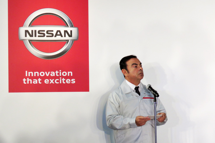 ラインオフ式でのゴーンCEOのスピーチは、日本語で行われた。