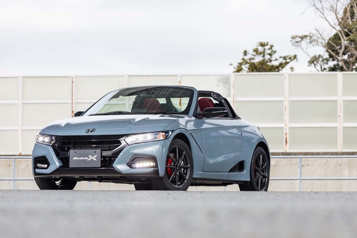 「ホンダS660モデューロX バージョンZ」は、ホンダアクセスの手になるコンプリートカー「S660モデューロX」をベースとする特別仕様車。2021年3月12日に発売された。