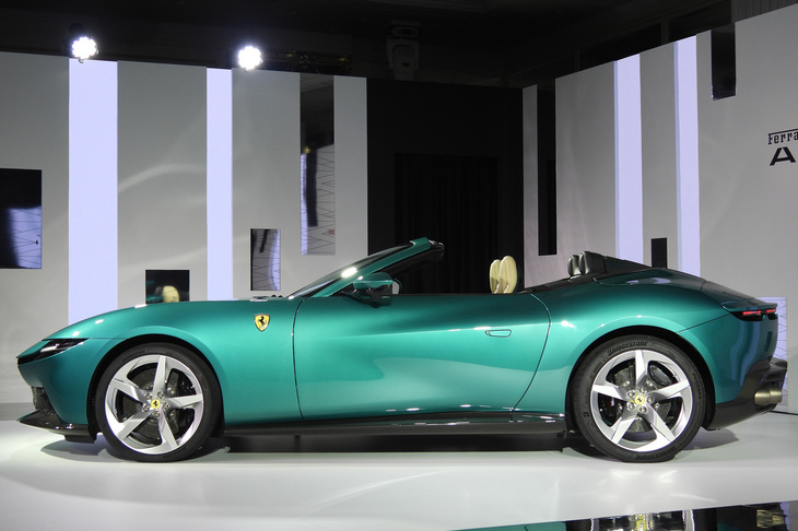 フェラーリ・アマルフィ スパイダー（サイド）