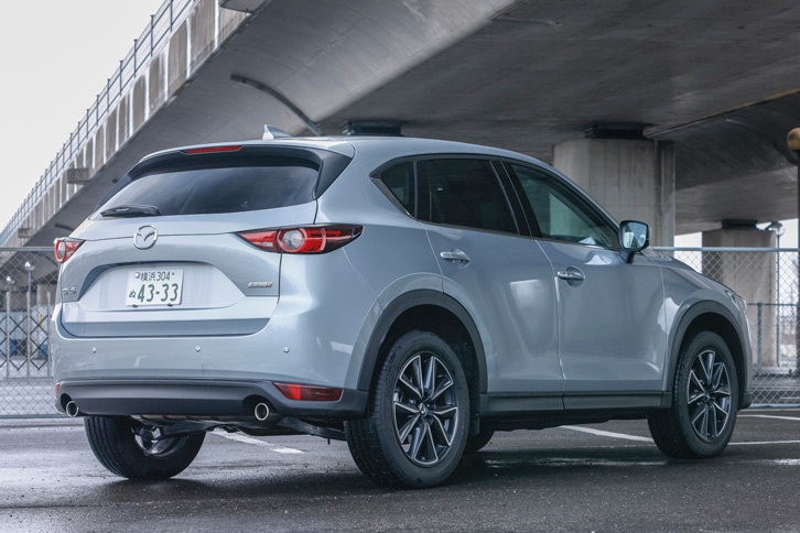 試乗車のボディーカラーはソニックシルバーメタリック。