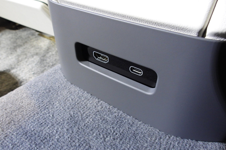 BMW i7 M70 xDrive（USBポート＆HDMIポート）