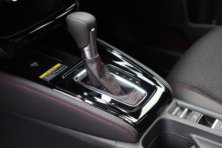 ホンダ・ヴェゼルe：HEV RS（シフトレバー）