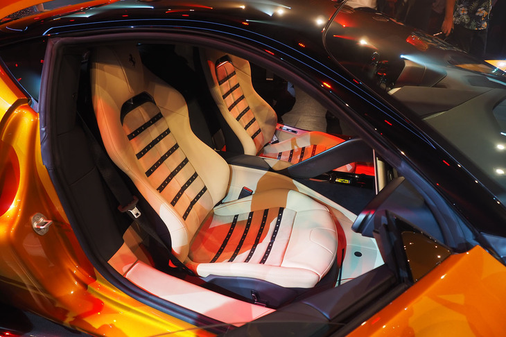 フェラーリ849テスタロッサ（助手席のシート）