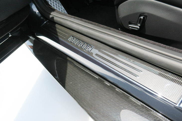 フェラーリ・ローマ スパイダー（サイドシル）