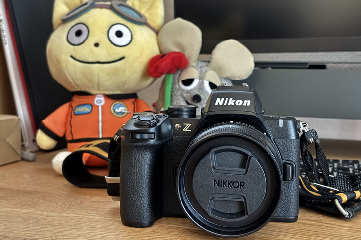 2024年末にわが家にやってきた「ニコンZ50II」。ボディー内手振れ補正はないしセンサーサイズも小さいのに、もう「Z8」も「Zf」も要らないかもと思うくらいに気に入っている。（藤沢）