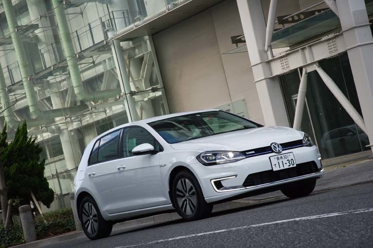 「フォルクスワーゲンe-ゴルフ」は、2017年10月に日本への導入が発表された。2017年内はオンラインを通じてのみ注文を受け付ける。